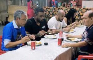 Multidão prestigia show da banda Limão com Mel organizado pelo vereador Astro de Ogum