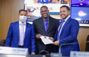 Professor Carlinhos assume vaga de Raimundo Penha, que pediu licença para tratar de assuntos particulares