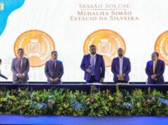 Em noite de homenagens, Câmara Municipal concede a medalha Simão Estácio da Silveira