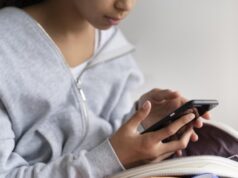 Celulares serão proibidos em escolas do DF: “Professores apreenderão”