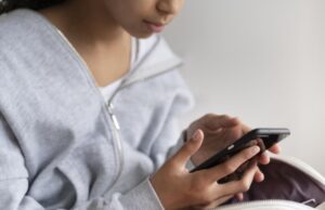 Celulares serão proibidos em escolas do DF: “Professores apreenderão”