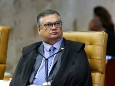 Flávio Dino bloqueia emendas parlamentares propostas por Eduardo Bolsonaro e Alexandre Ramagem