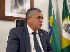 Líder de Lula na Câmara reage a possível candidatura de Flávio em 2026