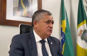 Líder de Lula na Câmara reage a possível candidatura de Flávio em 2026